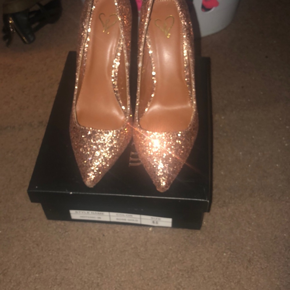 Heels - Picture 3 of 3
